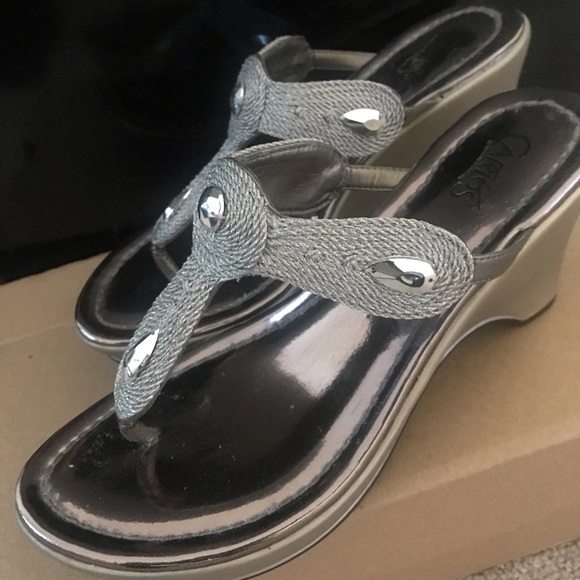 Sandals - Picture 2 of 2